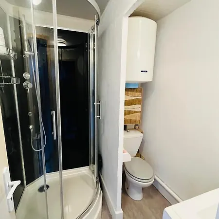 Les Glycines: Charming In Historic Building Near Center Apartment *