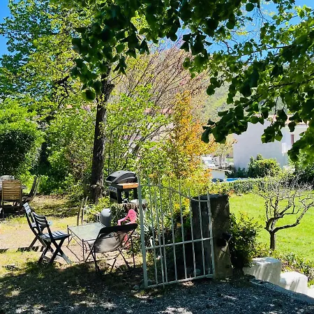 Les Glycines: Charming In Historic Building Near Center Digne-les-Bains