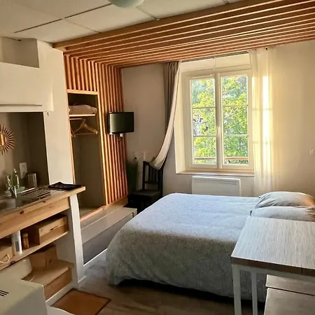 Les Glycines: Charming In Historic Building Near Center * Digne-les-Bains