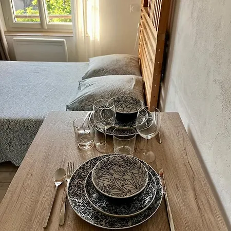 Les Glycines: Charming In Historic Building Near Center Apartment Digne-les-Bains