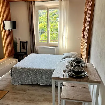 Les Glycines: Charming In Historic Building Near Center Apartment